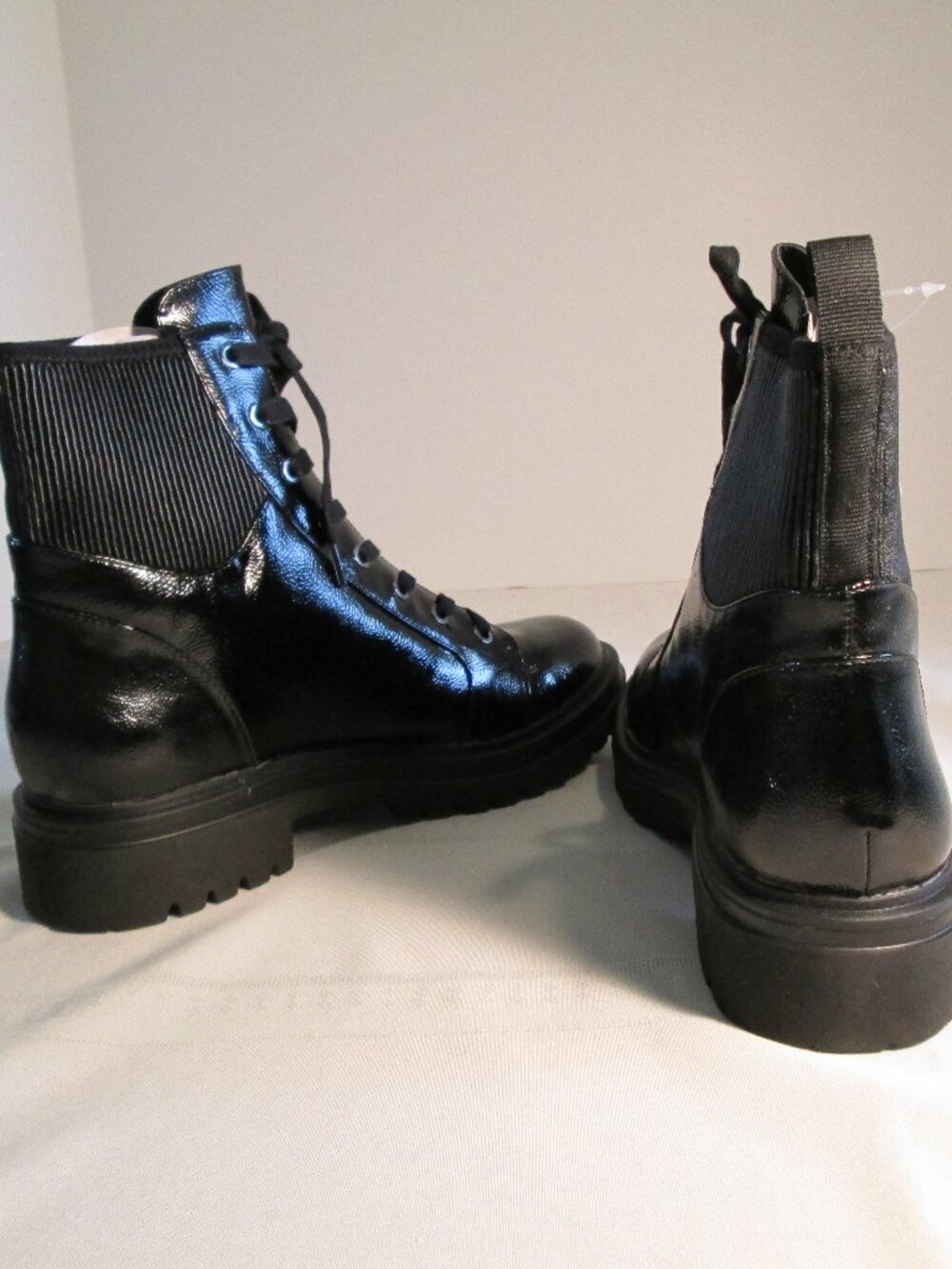 Kenneth Cole NY Rhode Light Lace Up Lug Sole Boots NIB Sz 9.5 - Picture 6 of 12